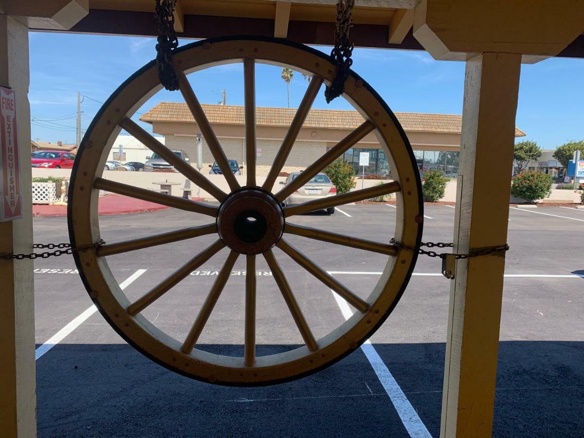 Wagon Wheel Motel Salinas Bagian luar foto