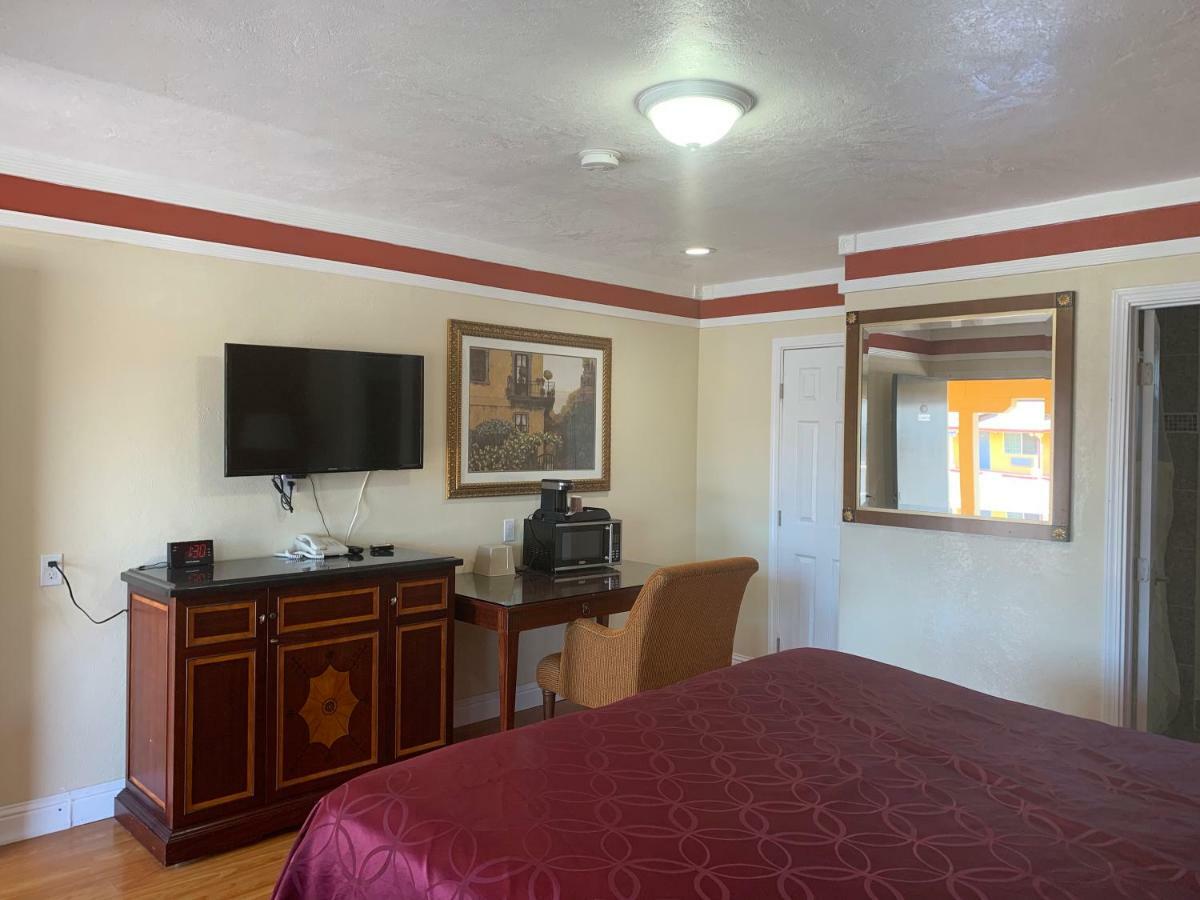 Wagon Wheel Motel Salinas Bagian luar foto